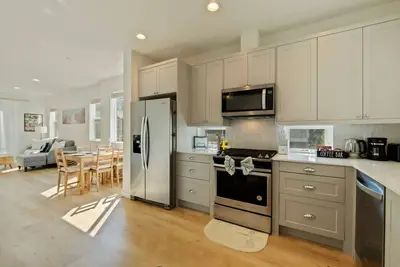 Image de Bright 2br Townhome | Easy Access to Downtown & Uw