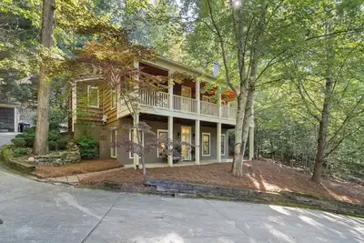 Image de Charming Lake Burton Cottage with Private Dock & Boathouse