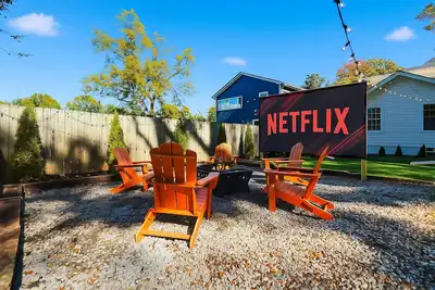 Image de Peach State Escape – Luxe Stay w/ Outdoor Movies, Bikes, Game Room Near Downtown