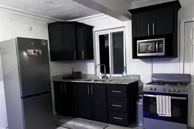 Image de Chic and Cozy Apartment with Pool and Gym!