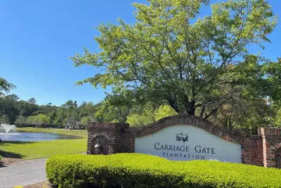 Image de Beautiful Home. Tesla Charging. 4 Miles to Fletc