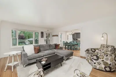 Image de Quiet Yard & Trees, Fully Stocked Kitchen, Games, Comfort, Back Patio