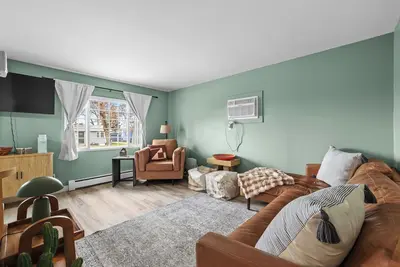 Image de Cozy 2 Bedroom Apartment within walking distance from the Hospital.