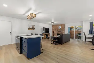 Image de Modern 2 Br Stay - 4 Minutes to Hospitals