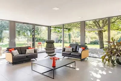 Image de Villa avec piscine, parc paysagé à 15mn du parc des oiseaux 🐦