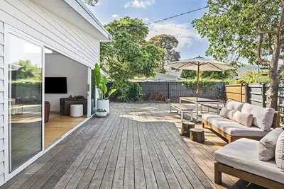 Image de Skylit Coastal Retreat in a Quiet Enclave