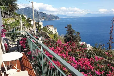 Image de Amalfi Coast villa with Jacuzzi, seaview, only 20 steps. Sleeps up to 14 guests