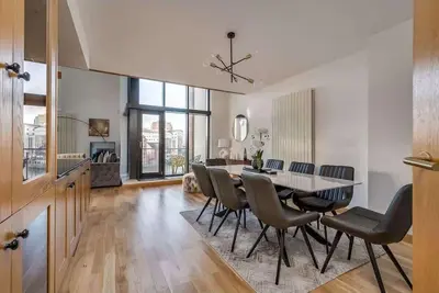 Image de Goliath 5-Bed-de Luxe-Appartement-Douche-Vue sur l