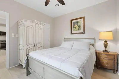 Image de 5th Ave, Armory Park, Walk to 4th Ave & Downtown