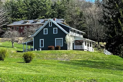 Image de Manor House - a welcoming 5-bedroom getaway on 110 acres in Roaring Branch