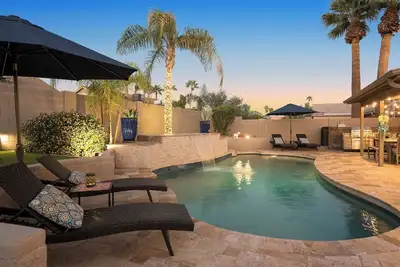 Image de Luxurious Family Rental with Heated Pool, Putting Green, Arcade Games and more!