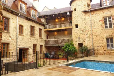 Image de Maison de vacances « L'ancien Collège » avec piscine privée, Wi-Fi et climatisation