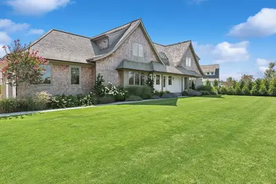 Image de Luxury Retreat in Southampton Less than One Mile from Shinnecock Hills Golf Club