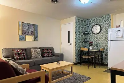 5 Beds | Downtown Apt | Very Quick Walk Everywhere