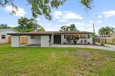 Image de Serenity on Lark St. - 4bd/2ba Pool Home