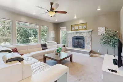 Image de Forest Retreat w/ Deck, Pool & Beach near Yosemite