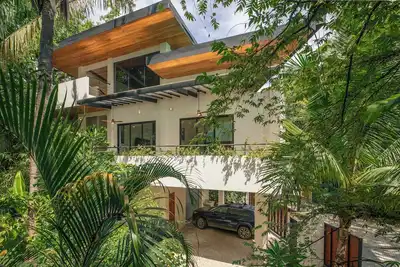 Image de Elevated Home w/Rooftop Deck, near Guiones Beach & Shops