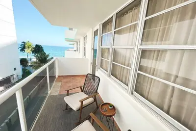Image de 🌴 Elegant Luxe Retreat | 1br Oceanfront Suite • Sleeps 6