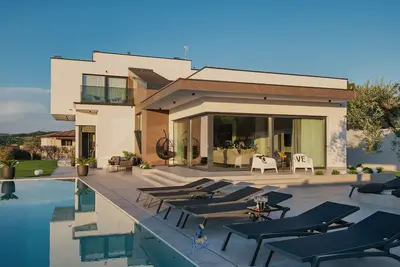 Image de Villa de luxe 4 chambres avec piscine, jacuzzi et sauna