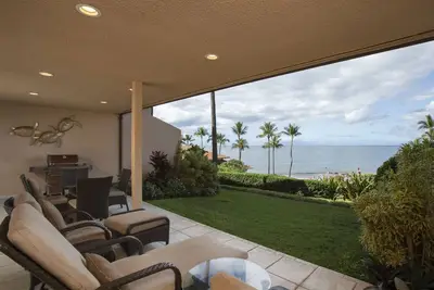 Image de Snorkel Directly Out Front - Makena Surf C105