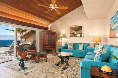 Image de Beachfront Condo – Location, Location, Location