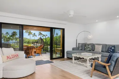 Image de Modern Renovation with Ocean Views