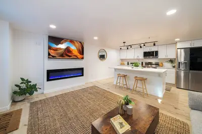 Image de Luxury all brand new home - 2 bed 2 bath and very private!