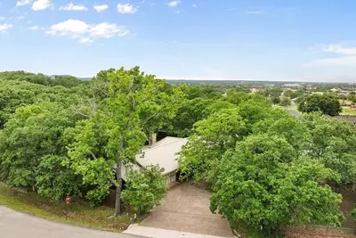 Image de 4-bedroom cabin home in lovely Granbury with large backyard