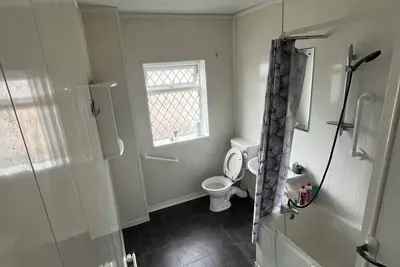 Image de 3 bedroom house in a family neighbourhood, suitable for work commute