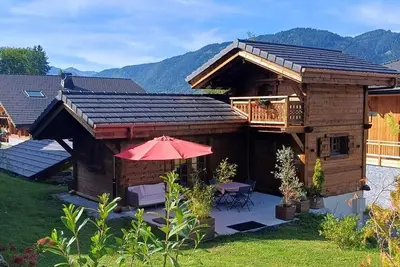 Image de \"Nouveau\" Mazot Marguerite au pied des piste