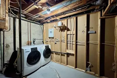 Image de Welcoming 2-bedroom house with Ac in charming Edmonton