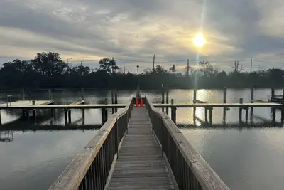 Image de Fishermen -  Beautiful 2-bedroom condo with a private dock in Norfolk.