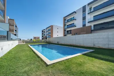 Image de Elegant Retreat with Pool and Terrace by HostWise