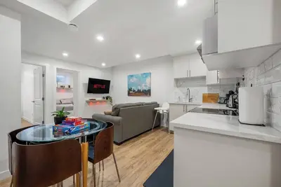 Image de Modern 2br Private Suite Near Calgary Airport