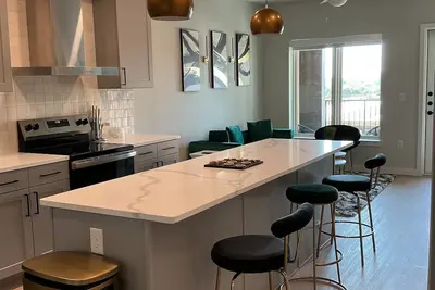 Image de Luxe Deep Ellum Escape Pool, Coffee Bar, Gym and Workspace