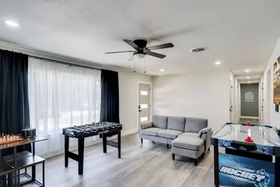 Image de Backyard & Game Room! Home in Heart of Midland