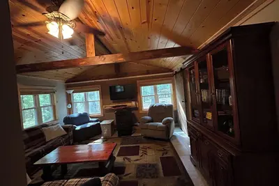 Image de Quiet cabin in the woods just across from Pearl Lake.