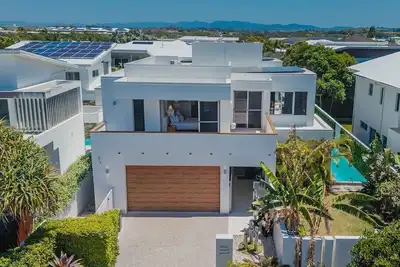 Image de Solara - Beachside home located on North Point Ave