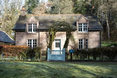 Image de Beautiful three-bedroom countryside house offering relaxed, comfortable accommodation with views over the River Dye. Sleeps 6.