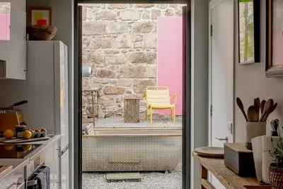 Image de Awarding winning countryside home sleeping 6. Bbq and wood fired hot tub. Pet friendly.