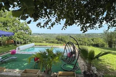 Image de Maison de charme avec piscine et vue imprenable!
