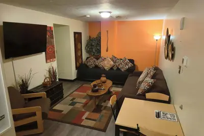 6 Beds | Downtown Apt | Very Quick Walk Everywhere