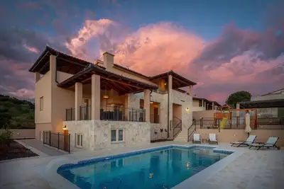 Image de Luxury Villa San heated pool sauna, bbg, family