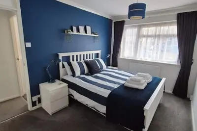 Image de Seaside House - short walk to beaches and shops with private parking