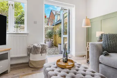 Image de Brand New! Renovated luxury 2-bed cottage, parking & garden