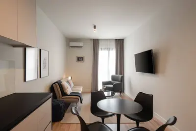 Image de 2br Apt w/ Access To Jacuzzi Sauna And Rooftop Views 220