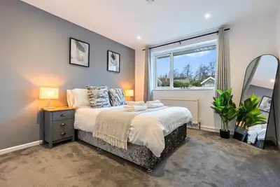 Image de Bath Hideaway | 2br + Hot Tub