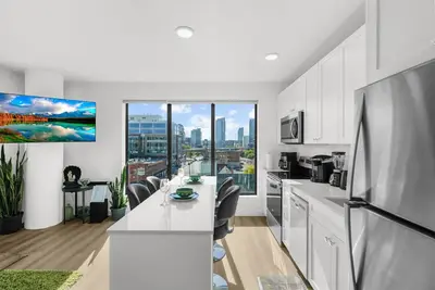 Image de 2 Bedroom Calgary Tower View! Free Underground Parking!