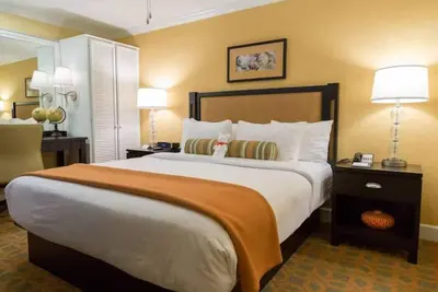 Image de 3 Units | Kitchen | Pool | Free Parking | Steps away from the Beach