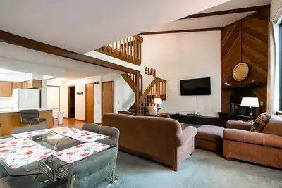 Image de 3 Units w/Full Kitchen, Outdoor Terrace and Free Parking!